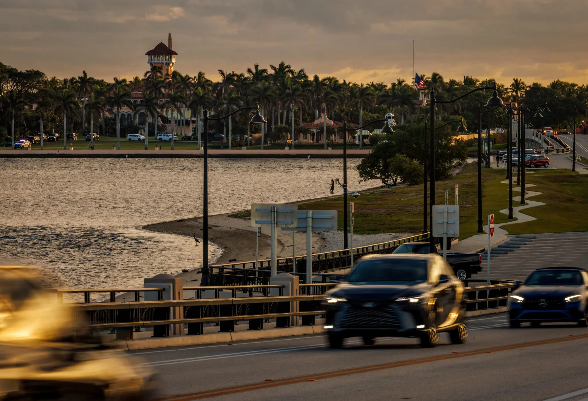 Курорт Mar-a-Lago новообраного президента Дональда Трампа в Палм-Біч, штат Флорида, у п'ятницю